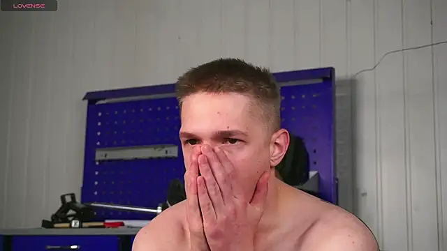 Snapshot of dustyn_fox chatting on December 20, 3:04 pm dustyn fox online show from December 20, 3:04 pm