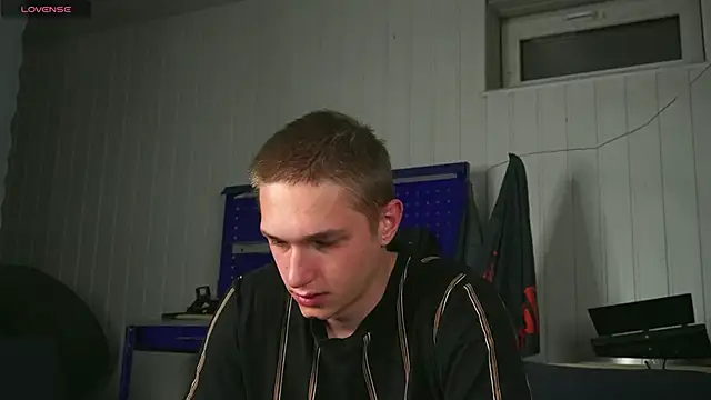 Snapshot of dustyn_fox chatting on September 30, 4:13 pm dustyn fox online show from September 30, 4:13 pm