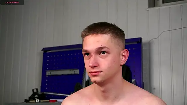 Snapshot of dustyn_fox chatting on December 18, 4:55 pm dustyn fox online show from December 18, 4:55 pm