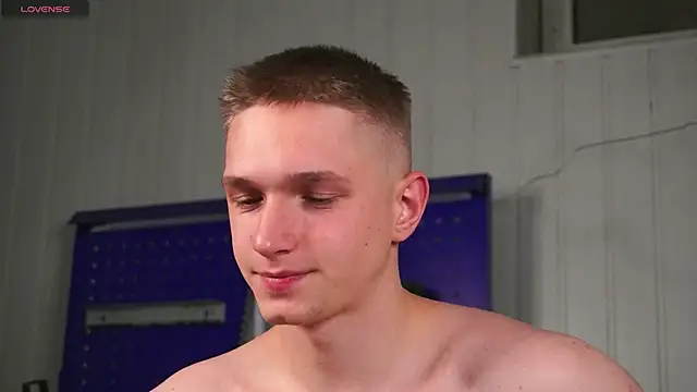 Snapshot of dustyn_fox chatting on December 13, 8:04 pm dustyn fox online show from December 13, 8:04 pm