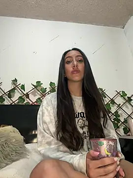 FrancellyHot online show from December 12, 3:32 am