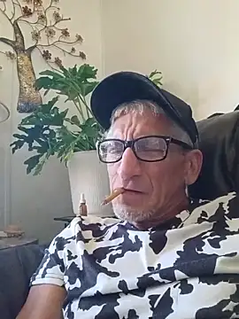 Johnnyraymonroe online show from June 19, 9:42 pm