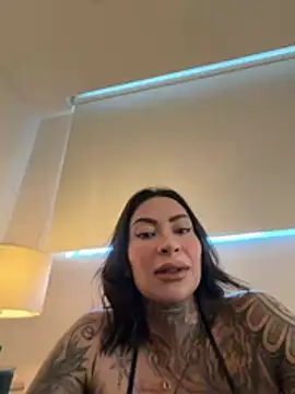 Iam Annii online show from February 8, 8:17 pm