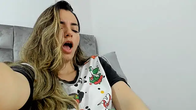 baby-miah online show from February 9, 8:32 am