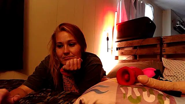 Snapshot of ashlynnstarr chatting on May 27, 7:21 pm ashlynnstarr online show from May 27, 7:21 pm