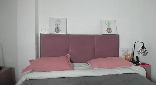 Anthonelaa   online show from December 14, 3:17 pm