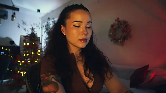 Leona Mell online show from December 21, 10:10 pm