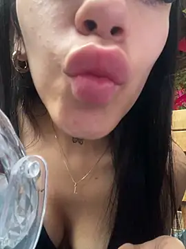 Snapshot of Effy_Bonny chatting on March 13, 8:32 pm Effy Bonny online show from March 13, 8:32 pm