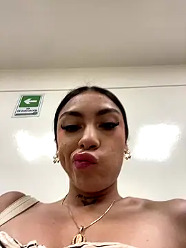 Snapshot of Effy_Bonny chatting on September 10, 4:28 pm Effy Bonny online show from September 10, 4:28 pm
