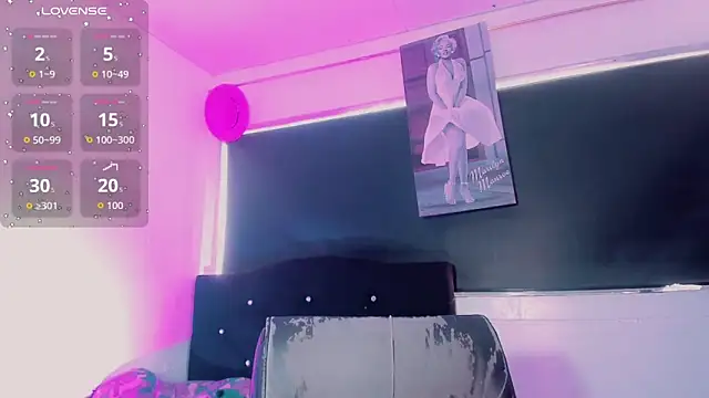 Kendall hornyy online show from March 27, 9:27 pm