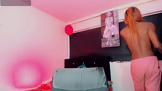 Kendall hornyy online show from July 16, 8:50 pm