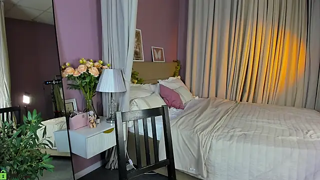 Snapshot of Dearly_Emily chatting on June 27, 5:19 pm Dearly Emily online show from June 27, 5:19 pm