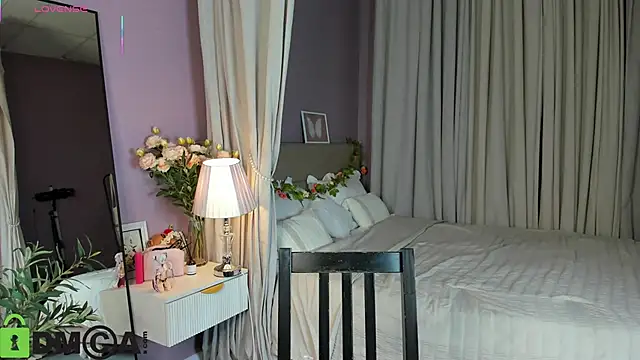 Dearly Emily online show from April 5, 5:19 pm