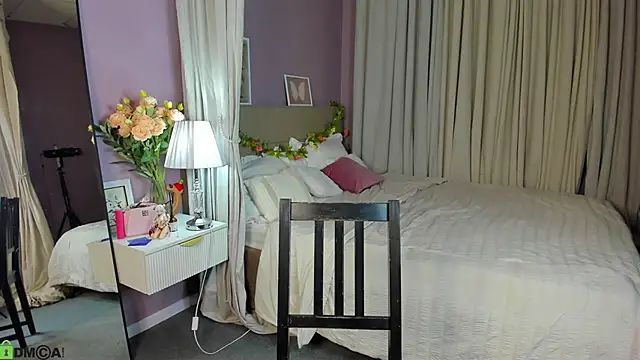 Snapshot of Dearly_Emily chatting on April 22, 5:20 pm Dearly Emily online show from April 22, 5:20 pm