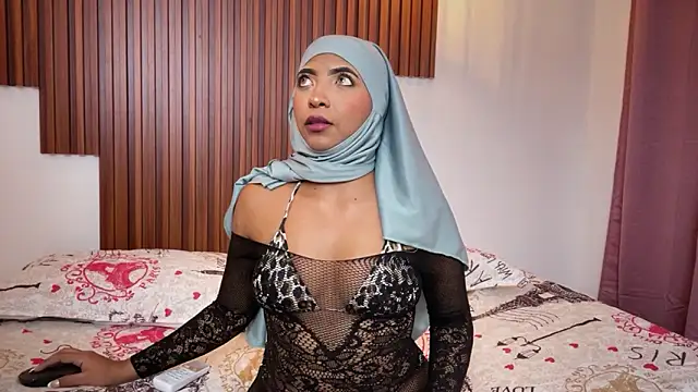  Shara Handal  online show from February 8, 8:23 am