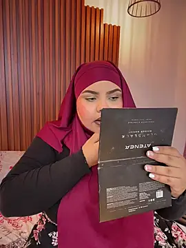  Shara Handal  online show from December 3, 5:30 am