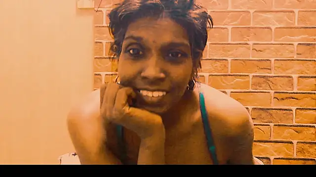 Snapshot of Fuckable_Nasty_MILF chatting on June 24, 4:33 am Fuckable Nasty MILF online show from June 24, 4:33 am