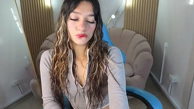 Snapshot of Laurita_b chatting on September 28, 12:56 pm Laurita b online show from September 28, 12:56 pm