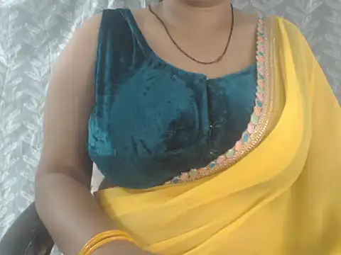 Snapshot of cute-priy chatting on July 4, 4:30 am cute-priy online show from July 4, 4:30 am