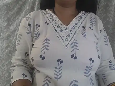 Snapshot of cute-priy chatting on July 23, 5:49 am cute-priy online show from July 23, 5:49 am