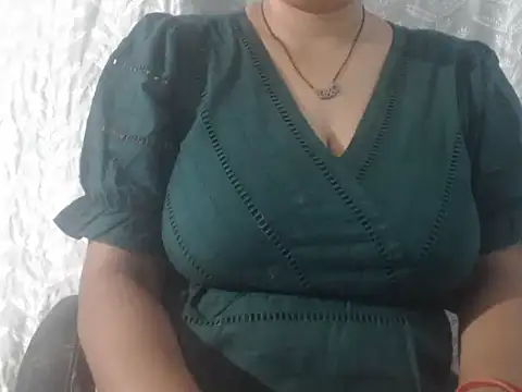 cute-priy online show from May 3, 4:28 am
