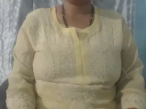 cute-priy online show from May 15, 7:39 am