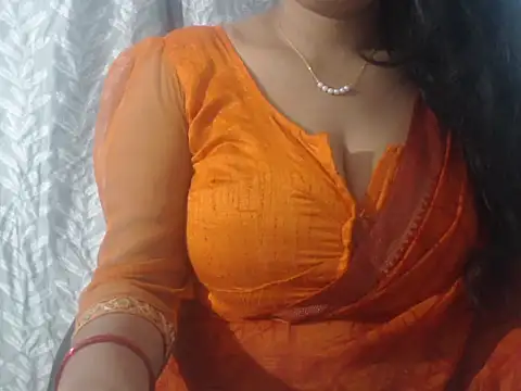 cute-priy online show from December 4, 5:17 am