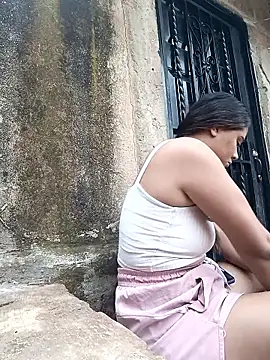 Snapshot of sexy-latin10 chatting on February 13, 11:43 am sexy-latin10 online show from February 13, 11:43 am