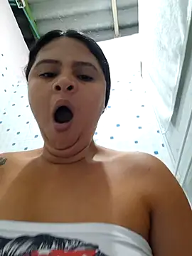 Snapshot of sexy-latin10 chatting on September 11, 9:42 am sexy-latin10 online show from September 11, 9:42 am