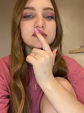 MollyDolle online show from December 19, 5:08 pm