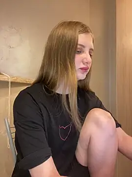 MollyDolle online show from May 9, 4:21 pm