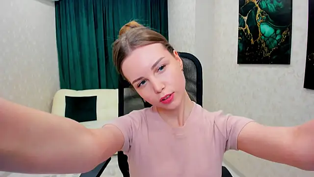 Snapshot of MileyWings chatting on March 3, 12:28 pm MileyWings online show from March 3, 12:28 pm