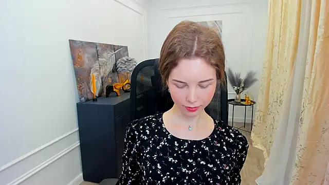 MileyWings online show from May 27, 11:39 am