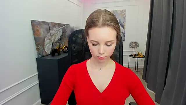 MileyWings online show from March 18, 11:35 am