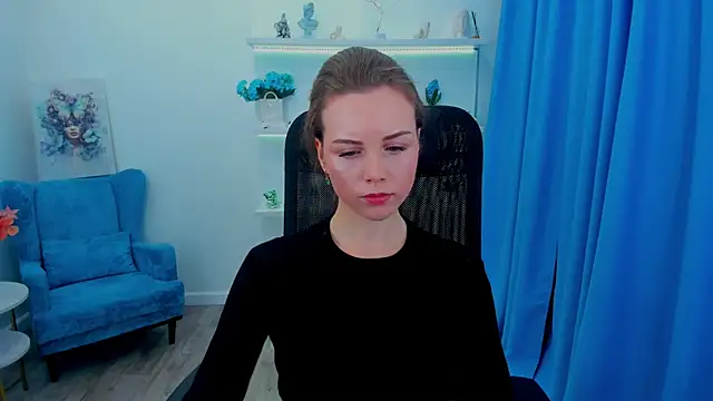 MileyWings online show from November 17, 11:25 am