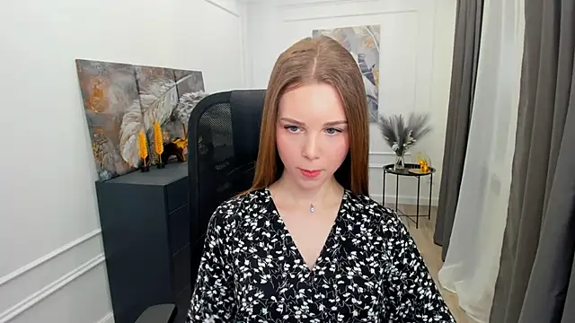 MileyWings online show from March 21, 12:20 pm