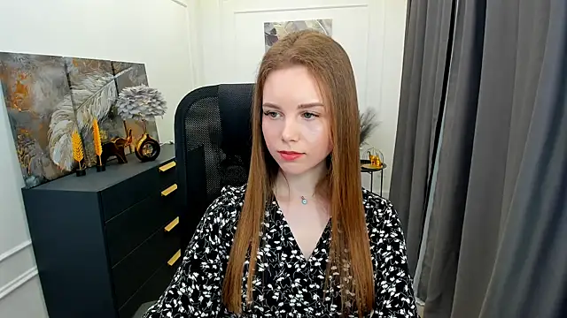 MileyWings online show from March 26, 11:30 am