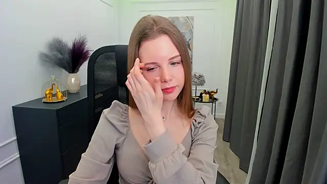 MileyWings online show from March 3, 4:08 am