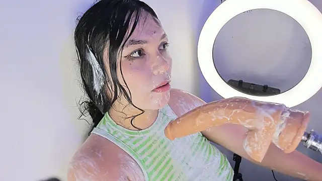 Snapshot of Honey_Jenny_1 chatting on December 31, 3:34 am Honey Jenny 1 online show from December 31, 3:34 am