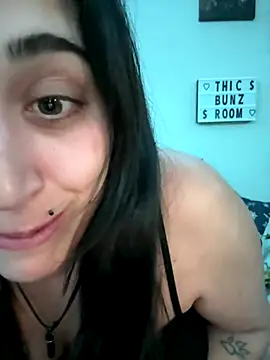 Snapshot of ThicBunz chatting on September 30, 2:17 am ThicBunz online show from September 30, 2:17 am