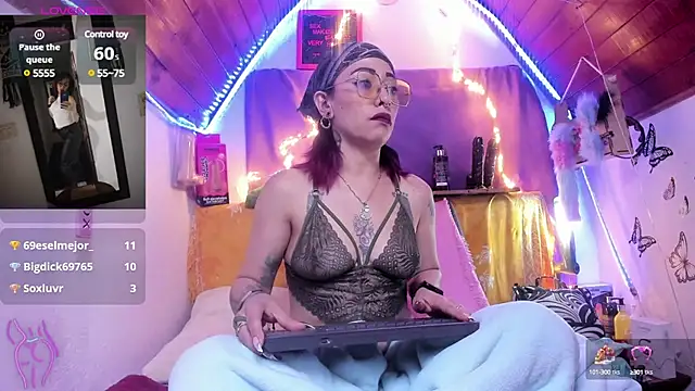 Snapshot of staacy37 chatting on March 18, 7:44 am staacy37 online show from March 18, 7:44 am