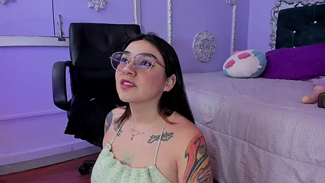 Snapshot of JeyLee chatting on October 23, 11:42 am JeyLee online show from October 23, 11:42 am