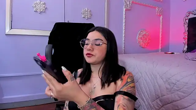 Snapshot of JeyLee chatting on December 4, 12:26 pm JeyLee online show from December 4, 12:26 pm