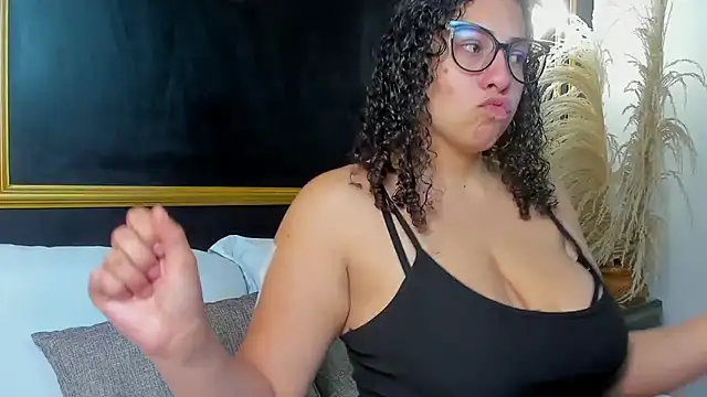 aixa 15 online show from November 1, 12:32 pm