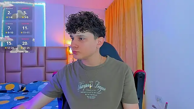 Snapshot of Nathan_Bluee chatting on March 12, 1:08 pm Nathan Bluee online show from March 12, 1:08 pm