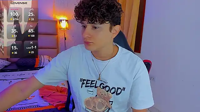 Snapshot of Nathan_Bluee chatting on February 10, 12:50 pm Nathan Bluee online show from February 10, 12:50 pm