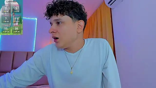 Snapshot of Nathan_Bluee chatting on March 3, 4:26 pm Nathan Bluee online show from March 3, 4:26 pm