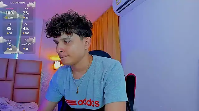 Snapshot of Nathan_Bluee chatting on March 5, 5:08 pm Nathan Bluee online show from March 5, 5:08 pm