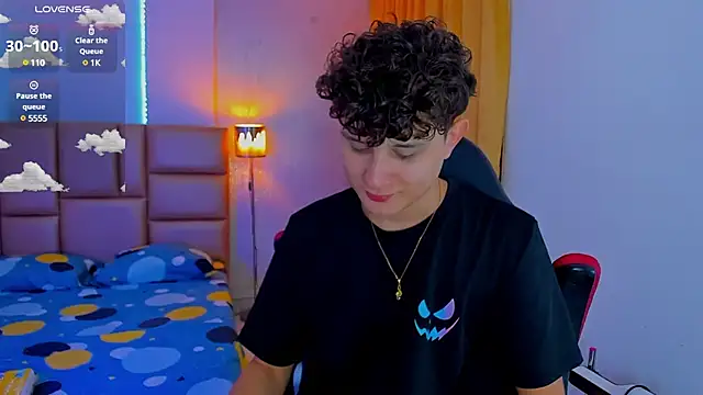 Snapshot of Nathan_Bluee chatting on March 15, 1:07 pm Nathan Bluee online show from March 15, 1:07 pm