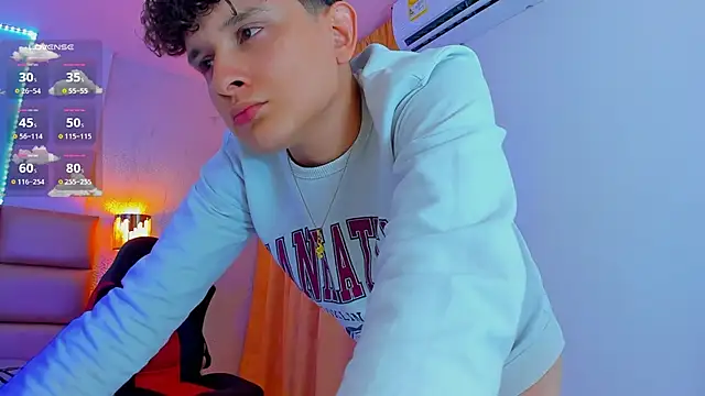 Snapshot of Nathan_Bluee chatting on February 24, 4:15 pm Nathan Bluee online show from February 24, 4:15 pm